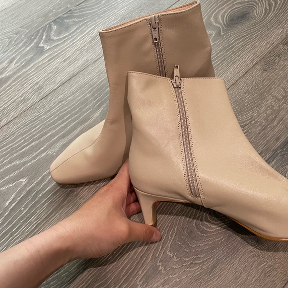 Intentionally Blank Thin Block Heel Booties in Cloud Color Size 7 - Picture 5 of 9